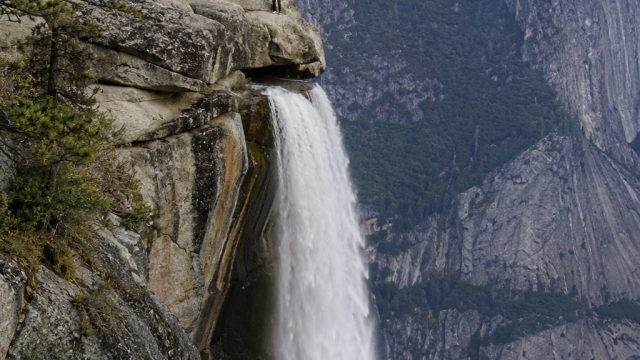 Tragic Incident at Yosemite: Visitor Falls Over a 600-Foot W