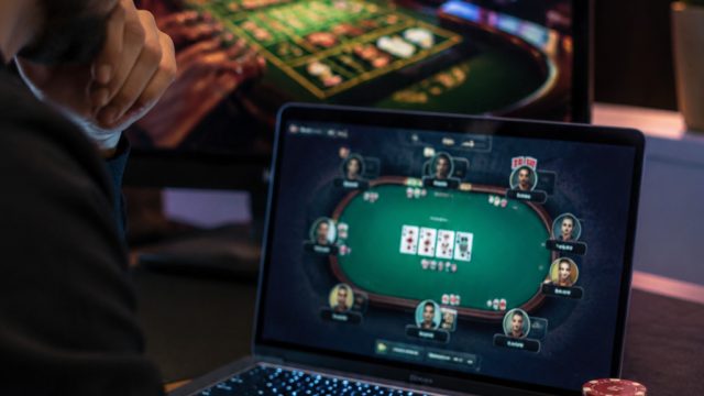 Exploring the Rise of Online Casinos and Poker Tournaments i