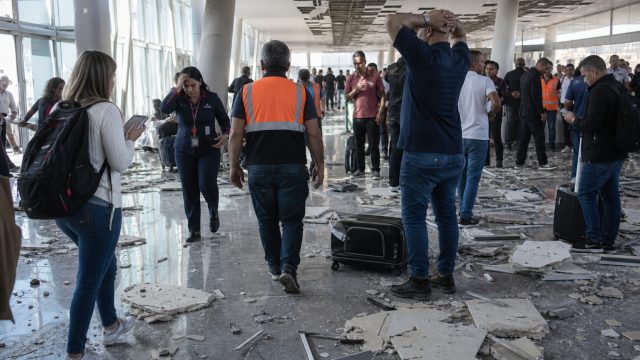 Venezuela Airport Rocked by Earthquake: Eyewitness Accounts 